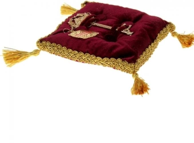Золотой ключик сувенирный на подушке К удаче