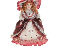 Кукла коллекционная Клодия в шляпке с зонтиком и бордовом платье