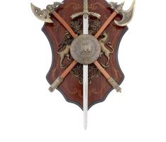 Геральдика, щит с горгоной, меч и 2 топора