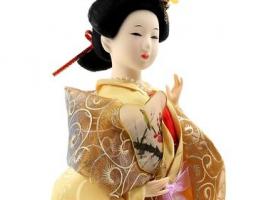Кукла коллекционная Гейша в сливочном кимоно с веером
