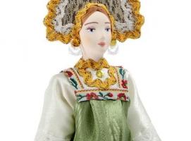 Сувенирная кукла Олеся в традиционном костюме Россия