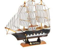 Корабль сувенирный малый - борта чёрный, каюты, три мачты, белые паруса с полосой