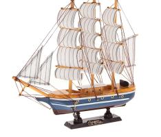 Корабль сувенирный средний - борта синие с белой полосой, каюты, три мачты, белые паруса с полосой