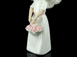 Сувенир Ангел в белом платьице с цветочной корзинкой