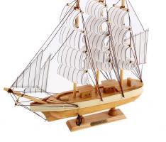 Корабль сувенирный средний - борт светлое дерево, три мачты, белые паруса с полосой