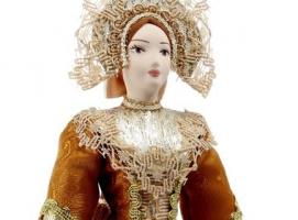 Сувенирная кукла Вологжанка в праздничном костюме Россия