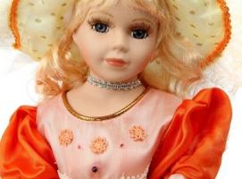Кукла-зонтик коллекционная Эсмеральда в оранжево-белом платье крутящаяся, музыкальная