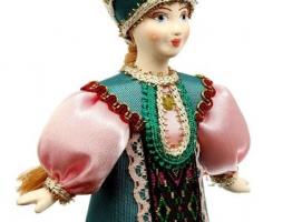 Сувенирная кукла Девушка в традиционном костюме
