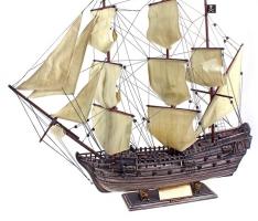 Корабль сувенирный большой Чёрная жемчужина - борта тёмные, три мачты, паруса с пиратским флагом