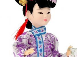 Кукла коллекционная Девочка-китаянка с платочком в сиреневом платье