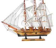Корабль сувенирный средний - борта светлое дерево с чёрной тонкой полосой, три мачты, белые паруса с полосой