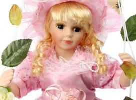 Кукла коллекционная Мария в розовом на качелях