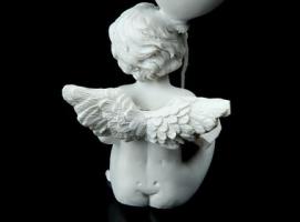 Сувенир Белоснежный ангел с шариком-сердечком