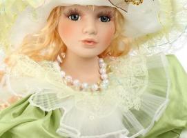 Кукла коллекционная Леди в бело-салатовом